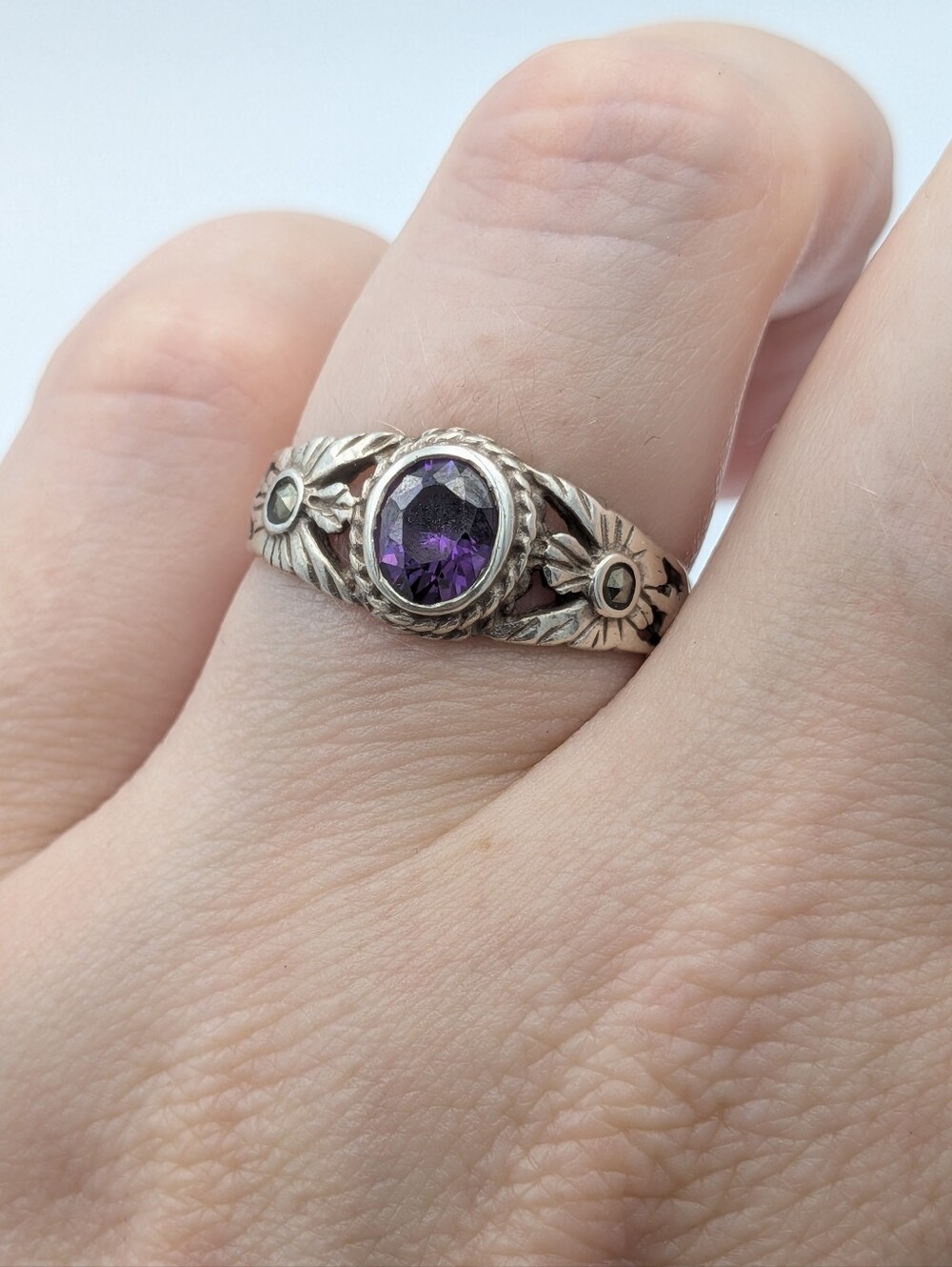 Vintage marcasite and amethyst glass 925 sterling silver open metal work ring